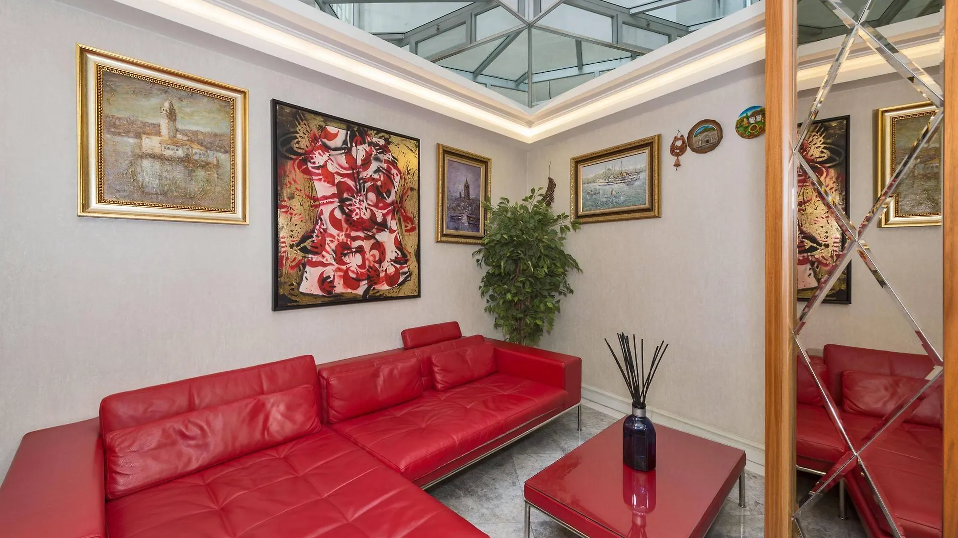 Darkmen Hotel 2 Istanboel