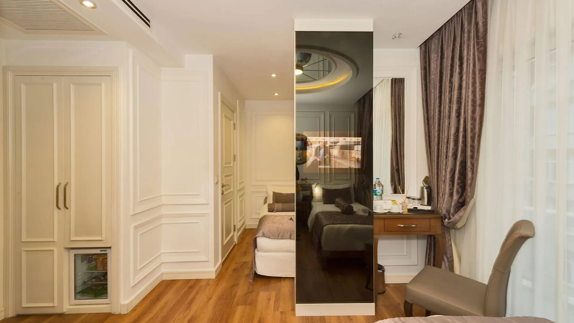 Darkmen Hotel 2 Istanboel